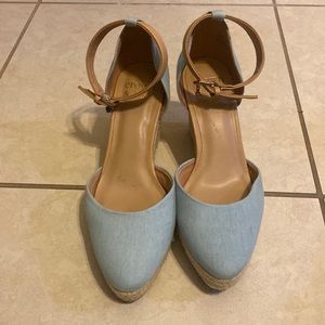 Crown Ivy- light blue/tan wedges